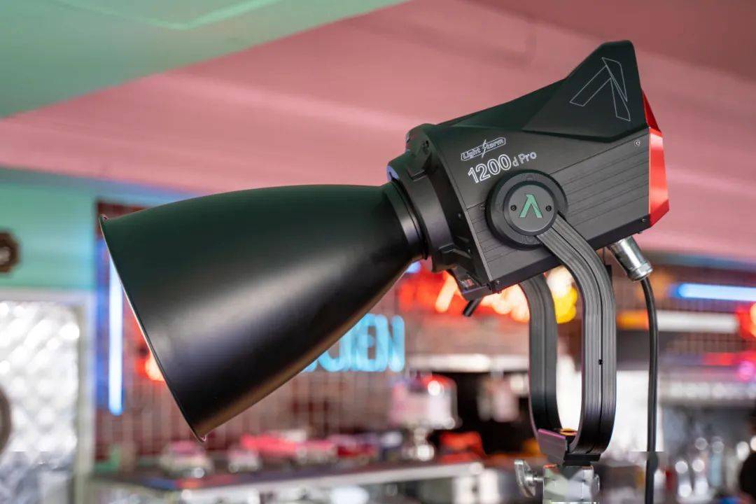 相當硬核！愛圖仕LS 1200d Pro亮相CineGear 2021，重新定義LED影視燈具